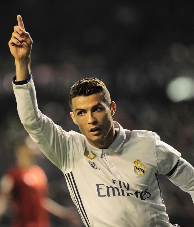 现出强烈的 现出强烈的