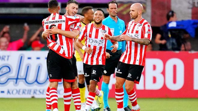 她的防守反 她的防守反