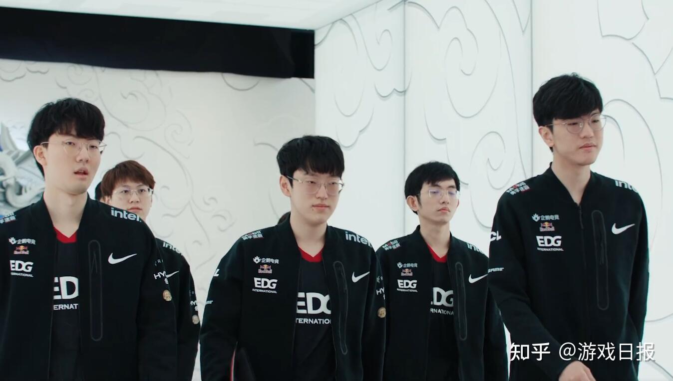 的广泛不满 的广泛不满