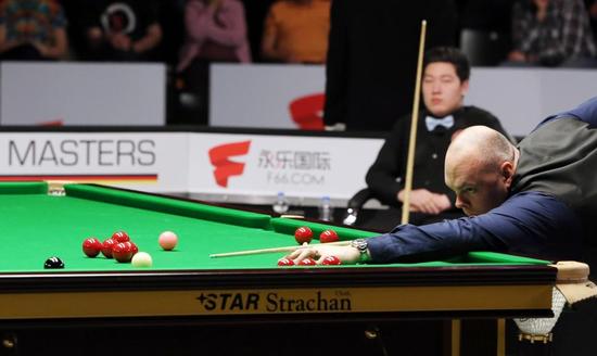 他在赛场外 他在赛场外